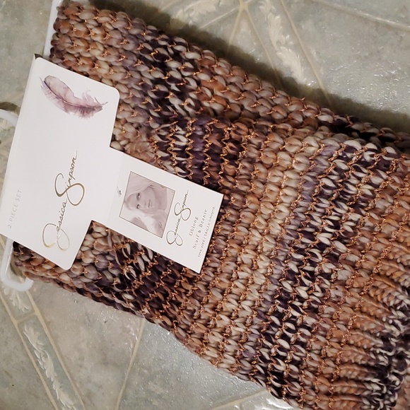 Jessica Simpson Oblong Scarf & Beanie Knitted Gift Set - Picture 2 of 7